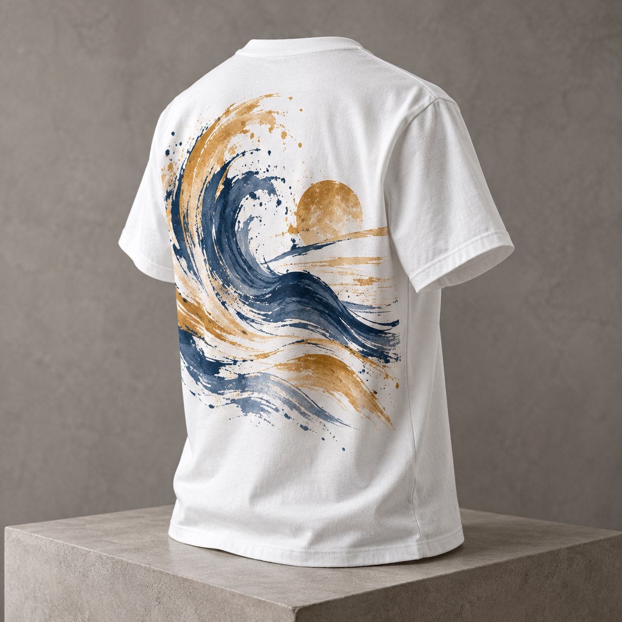 Conceito de camisa branca com arte abstrata em azul e ocre